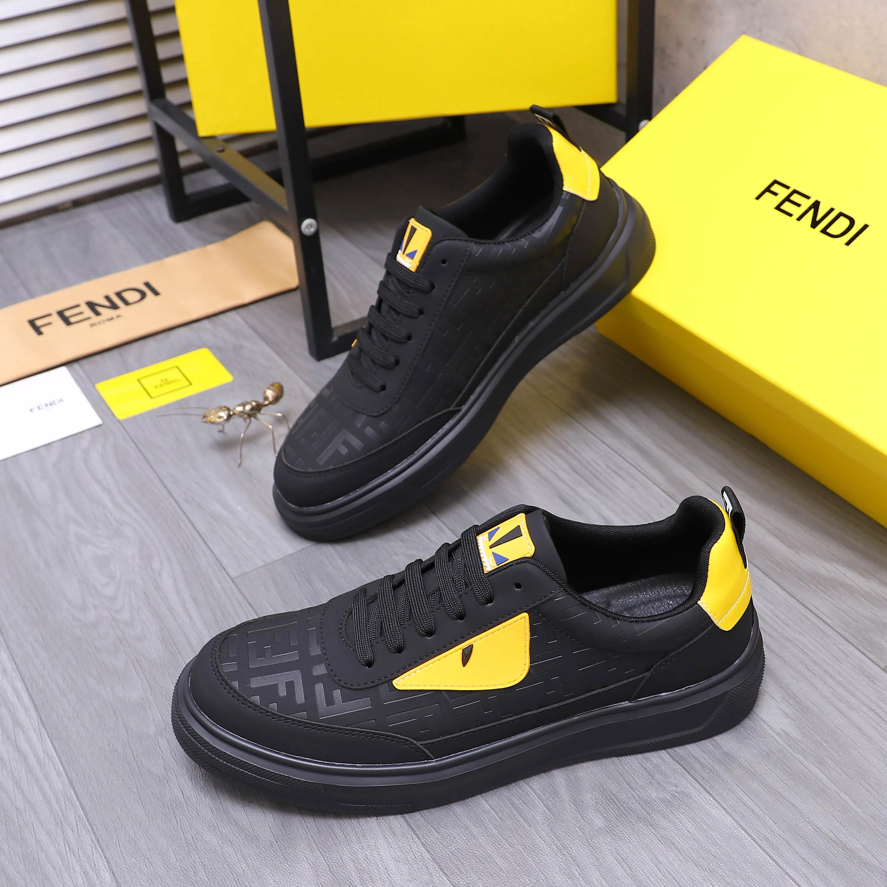 Men's shoes 💰420 Product trademark: FENDI "Fendi" casual shoes Regular size: 38-45 (45 is custom-made and non-returnable) Product materials: Selected cowhide embossed upper, mesh lining, cowhide insole, rubber outsole